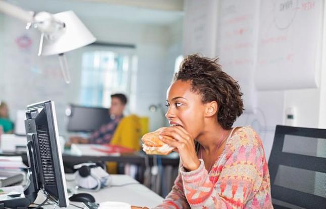 Τι κάνουν οι πιο εκνευριστικοί συνάδελφοι στα γραφεία τους και σπάνε τα νεύρα όλων