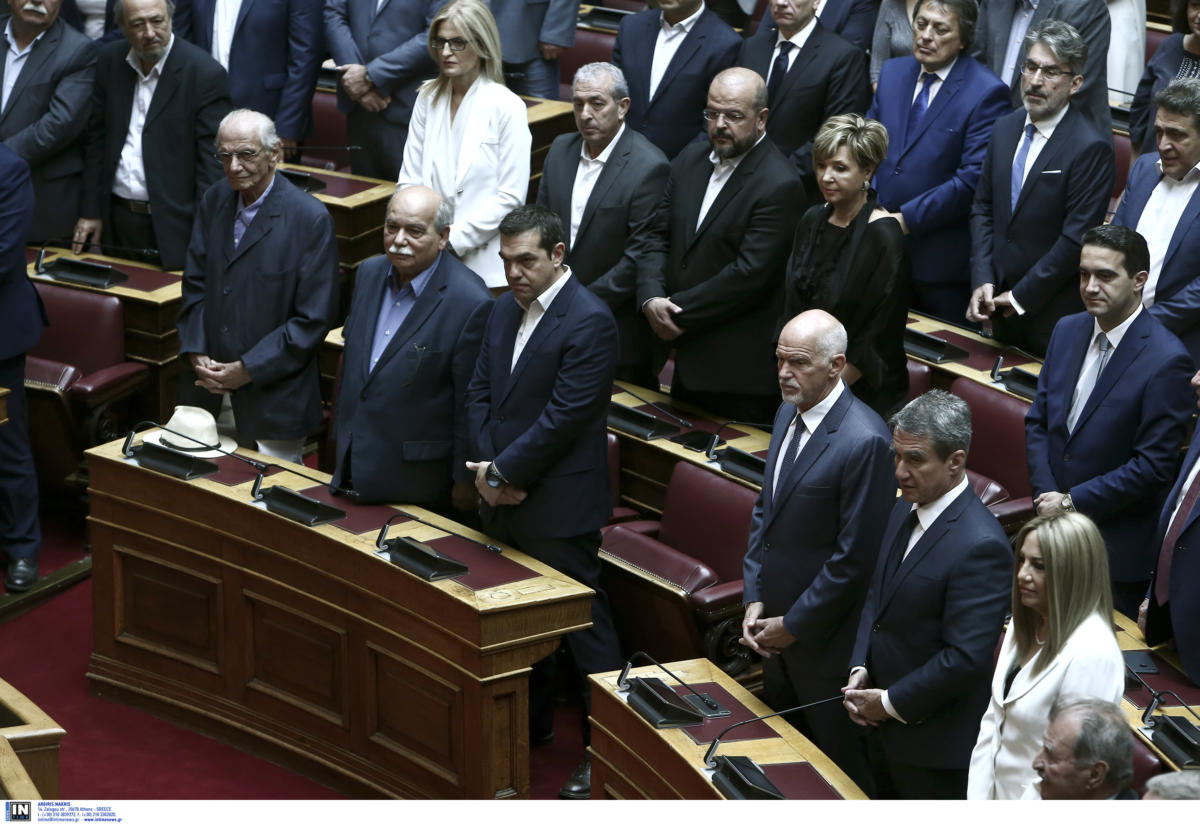 Ν. Μπακογιάννη: «Σχεδόν όλοι οι βουλευτές του ΣΥΡΙΖΑ φορούν γραβάτα»