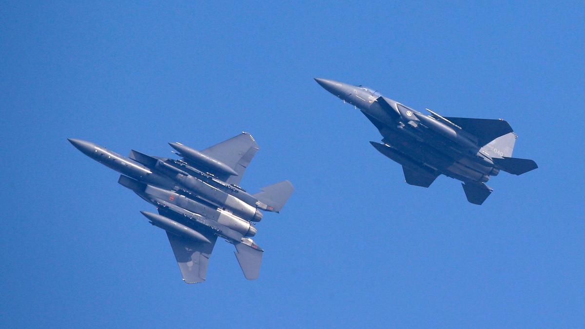 Ρωσία: «”Αλητεία στον αέρα” οι πολυβολισμοί ρωσικών αεροσκαφών από μαχητικά της Ν.Κορέας»