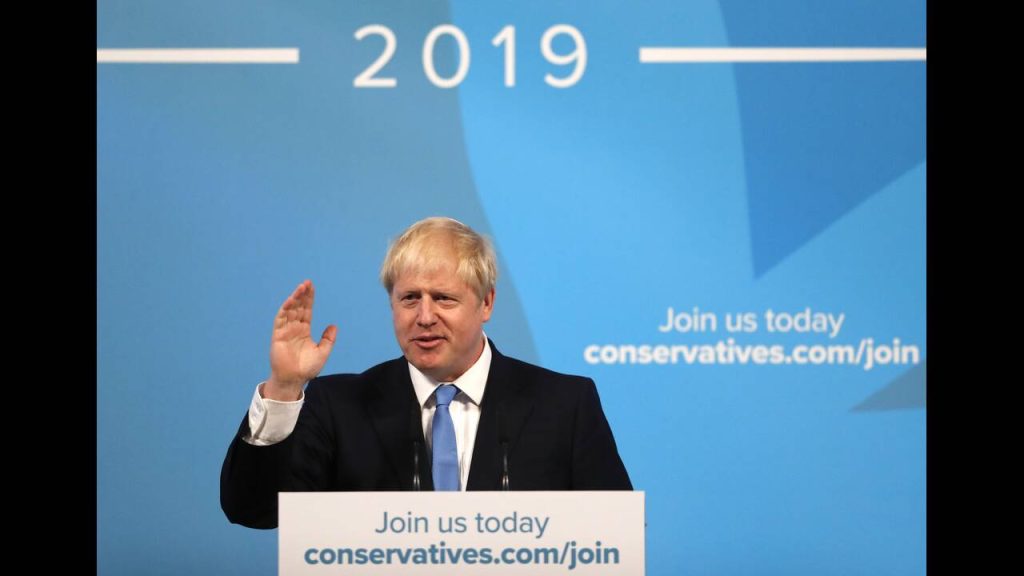 Μπόρις Τζόνσον: Χαμόγελα, αστεϊσμοί και ευχαριστίες από το νέο πρωθυπουργό της Βρετανίας