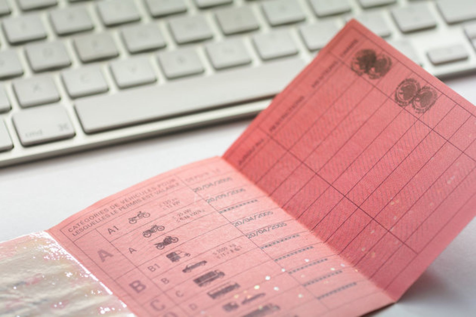 Επανέρχεται για έξι μήνες το παλαιό καθεστώς έκδοσης διπλωμάτων οδήγησης – «Παρελθόν«» ο Παπάς από τον ΟΑΣΘ