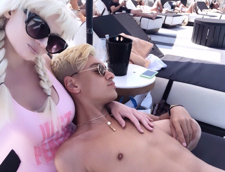 Τζούλια Αλεξανδράτου: Δηλώνει παντρεμένη ξανά και μας παρουσιάζει τον νέο της σύζυγο (φωτό)