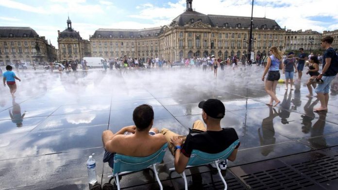 Η Ευρώπη «λιώνει» από τον καύσωνα – 38,9 βαθμούς Κελσίου στο Βέλγιο και 38,8 στην Ολλανδία