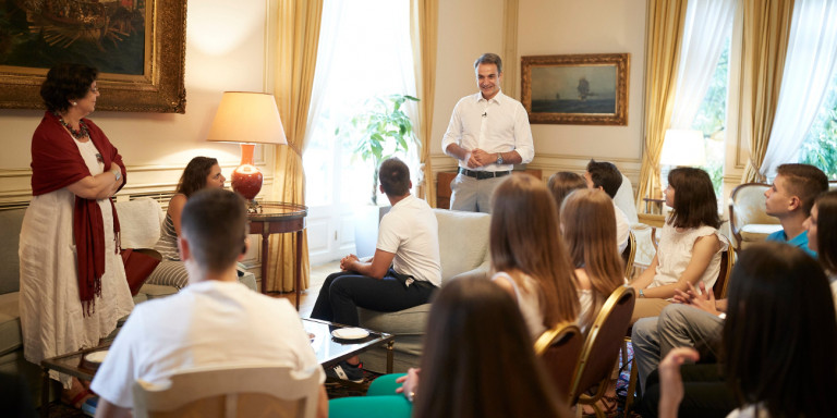 Μαξίμου: Με μαθητές συναντήθηκε ο Κ. Μητσοτάκης με αφορμή την αποκατάσταση της Δημοκρατίας
