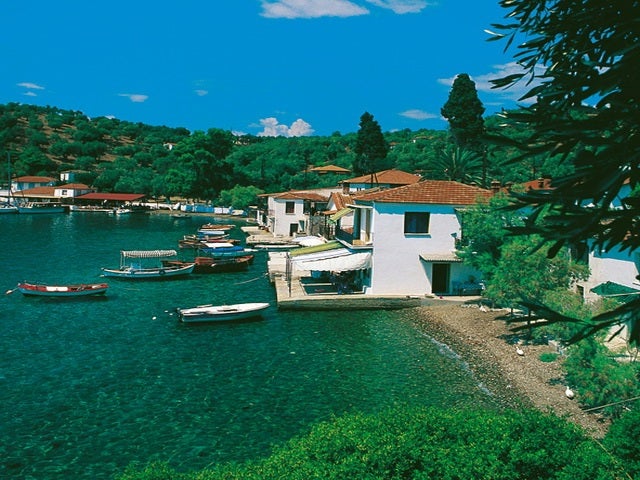 Παλαιό Τρίκερι: Το ακατέργαστο μαγευτικής ομορφιάς νησάκι για ονειρικές διακοπές (βίντεο)