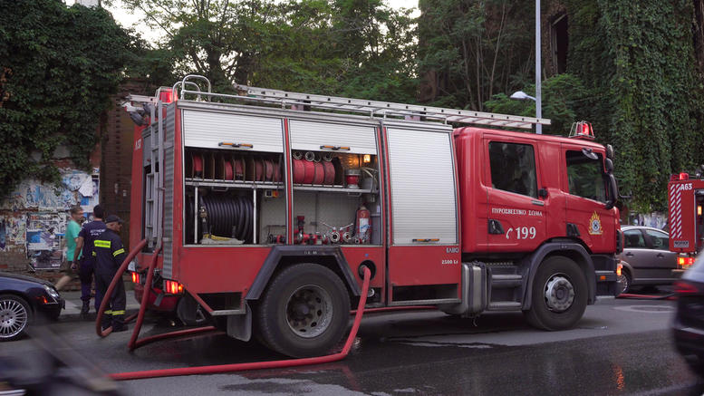 Πυρκαγιά ξέσπασε στο νέο Ικόνιο Περάματος, κοντά σε σπίτια