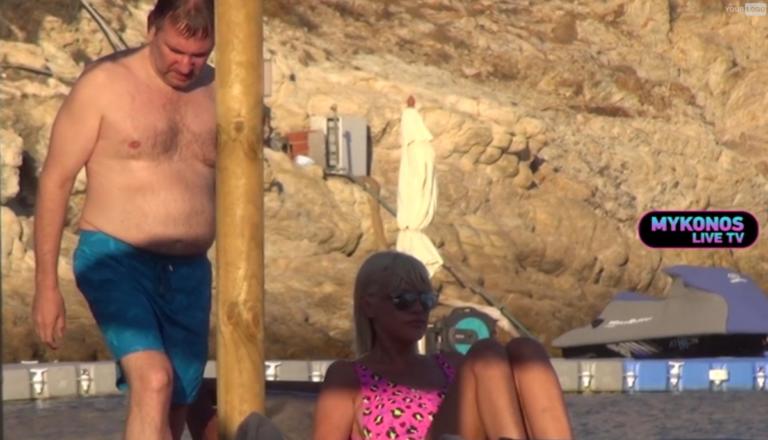 Χαλαρώνουν «φιλικά» στη Μύκονο η Σάσα Σταμάτη και ο Παύλος Βαρδινογιάννης