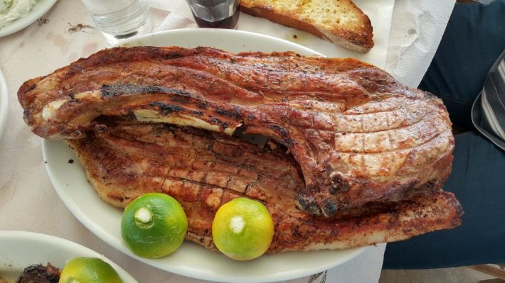 Πιάτα-θηρία: Η ταβέρνα που εξυμνεί όλη η Πελοπόννησος έχει τις μεγαλύτερες μερίδες στην Ελλάδα