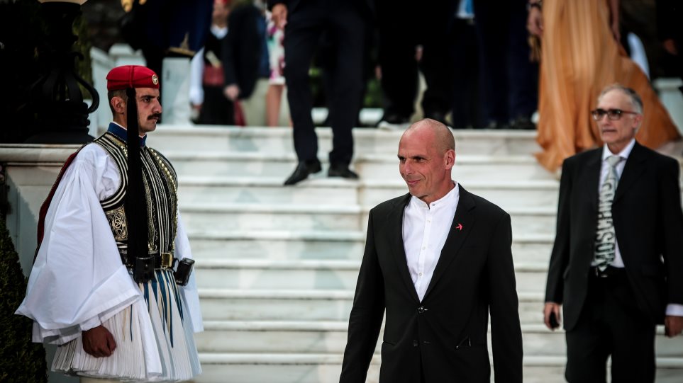 Γ.Βαρουφάκης: «Μην διαδηλώσετε όσοι είστε ΣΥΡΙΖΑ – Θα είστε γραφικοί – Κρατήστε το για τις Απόκριες»