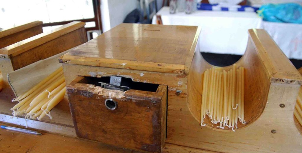 Κρίση και στο παγκάρι της εκκλησίας: Πιστοί ρίχνουν κουμπιά αντί για κέρματα- Μείωση 60% στα έσοδα