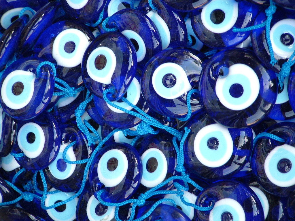 Τι πρέπει να κάνουμε για να μη μας πιάνει το «κακό μάτι»