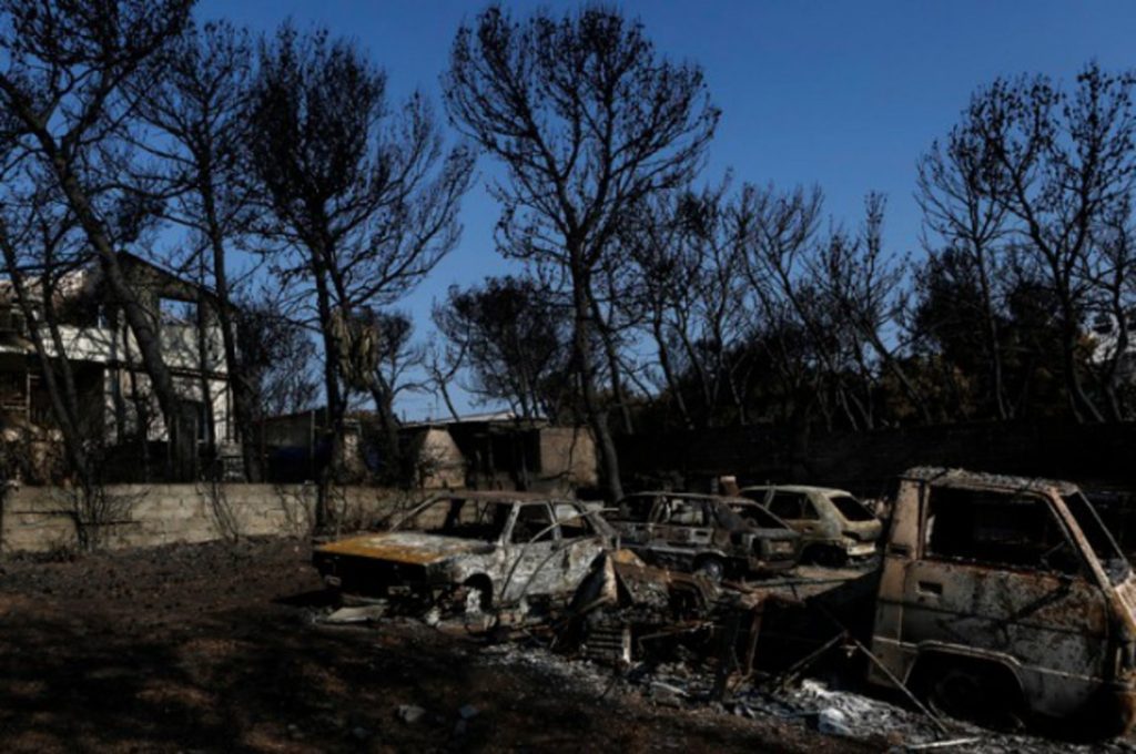 Μάτι: Απομακρύνουν τους 20.000 τόνους καμμένων υλικών από το οικόπεδο που είχαν τοποθετηθεί (βίντεο)