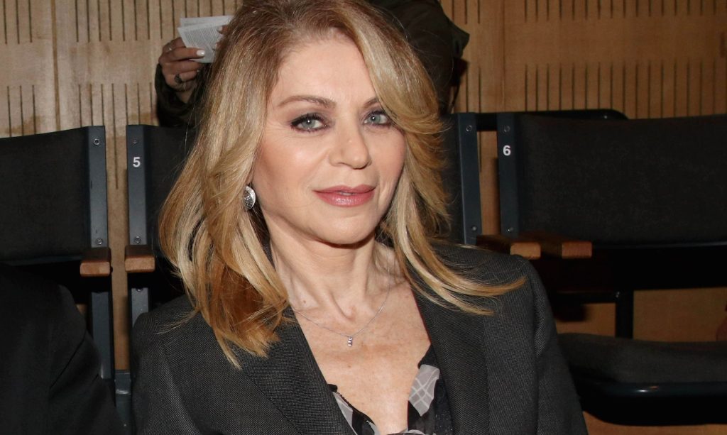 «Aχ, θεία Έλλη! Και με τον αστυφύλαξ, και με τον χωροφύλαξ;» – Πυρ ομαδόν κατά της δημοσιογράφου…