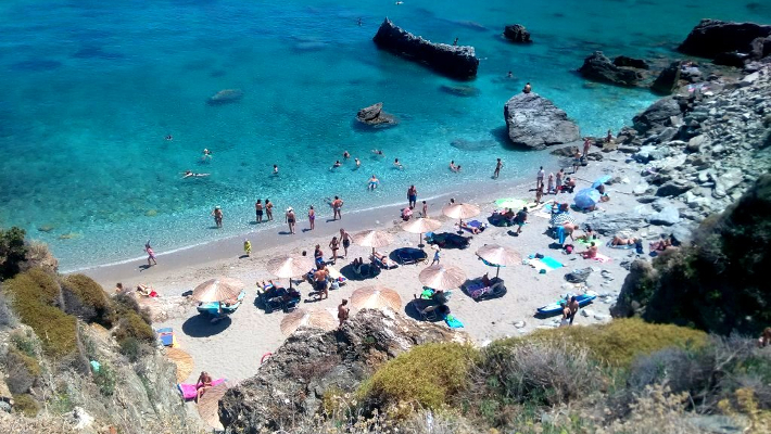 Άγιος Ιωάννης: Ο λόγος που όλοι θέλουν σαν τρελοί να κολυμπήσουν σε αυτή την παραλία (φωτο-βίντεο)