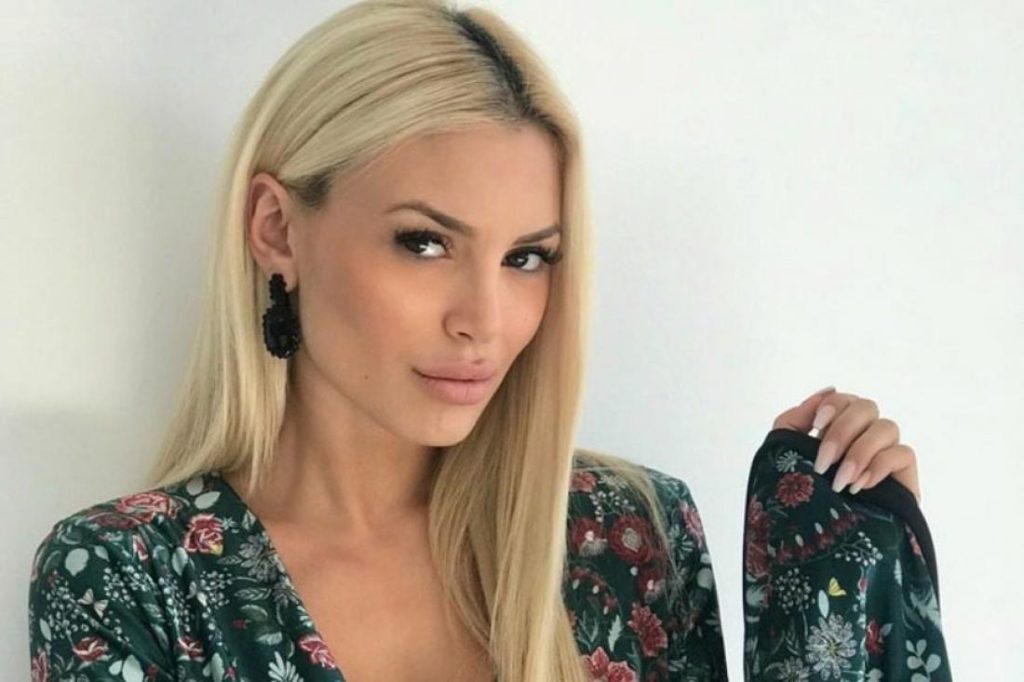 Αλεξάνδρα Παναγιώταρου: Ανεβάζει τη θερμοκρασία στα ύψη με το «θανατηφόρο» ντύσιμό της (φωτο)