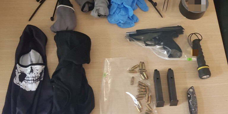 Σύλληψη άνδρα για παράνομη οπλοφορία, κλοπή και κατοχή ναρκωτικών