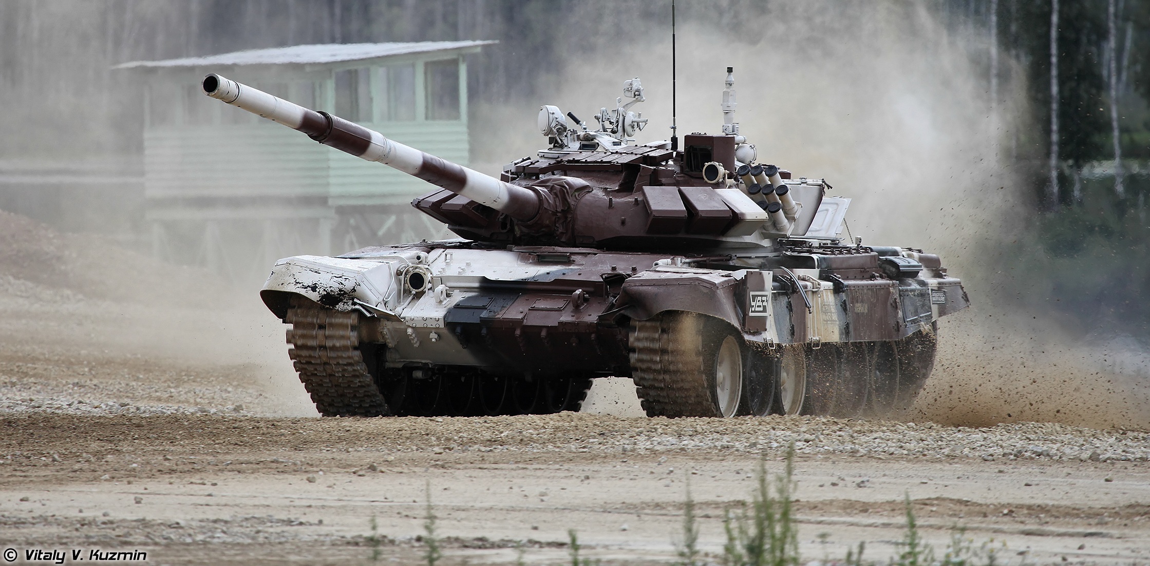 Ξαφνική κρίση Σερβίας-Ρουμανίας: Το Βουκουρέστι μπλόκαρε φορτίο με ρωσικά άρματα μάχης T-72 στο Δούναβη