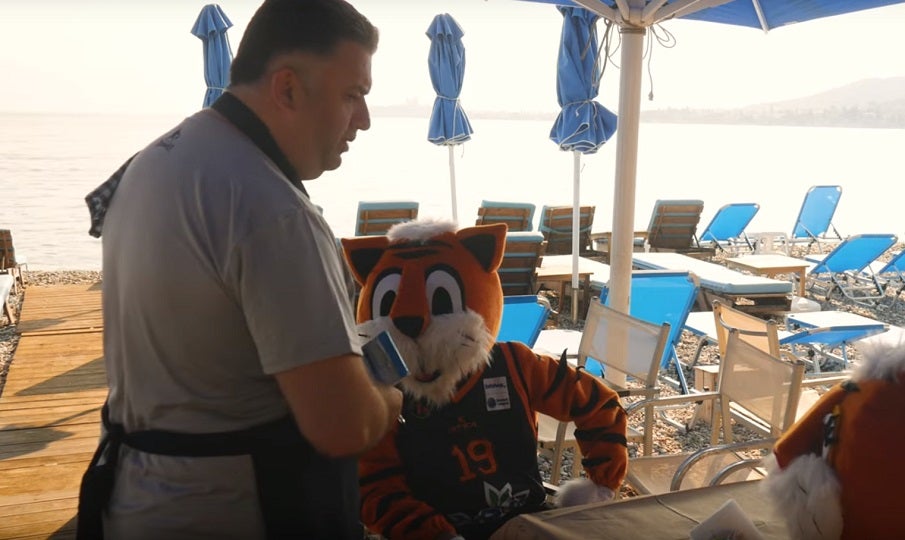 Η διαφήμιση-έπος του Προμηθέα που θα κάνει τους πάντες να πάρουν εισιτήριο διαρκείας (βίντεο)