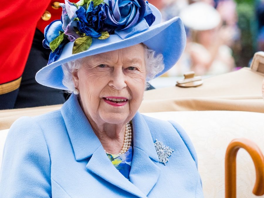 Η γλυκιά ιστορία πίσω από το αγαπημένο κόσμημα της Βασίλισσας Ελισάβετ έχει άρωμα Ελλάδας