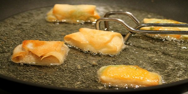 Εσείς ξέρετε πού να ρίξετε το λάδι μετά από το μαγείρεμα στο σπίτι;