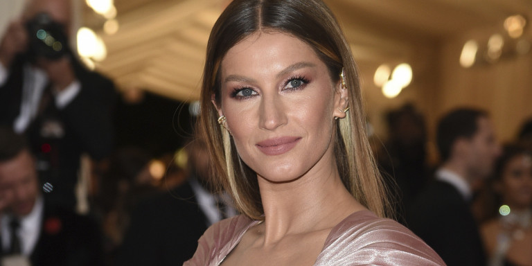 Η μητέρα της Ζιζέλ έχει γενέθλια – Τα λόγια αγάπης στο Instagram και η τρυφερή αγκαλιά (φωτο)