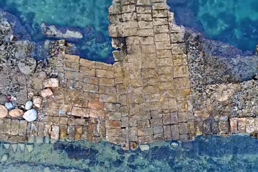 Ανέγγιχτο από το χρόνο έχει μείνει το αρχαίο ελληνικό λιμάνι της Ανθηδόνας