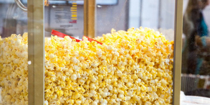 Τι είναι αυτό το κίτρινο υγρό στα ποπ κορν του cinema;