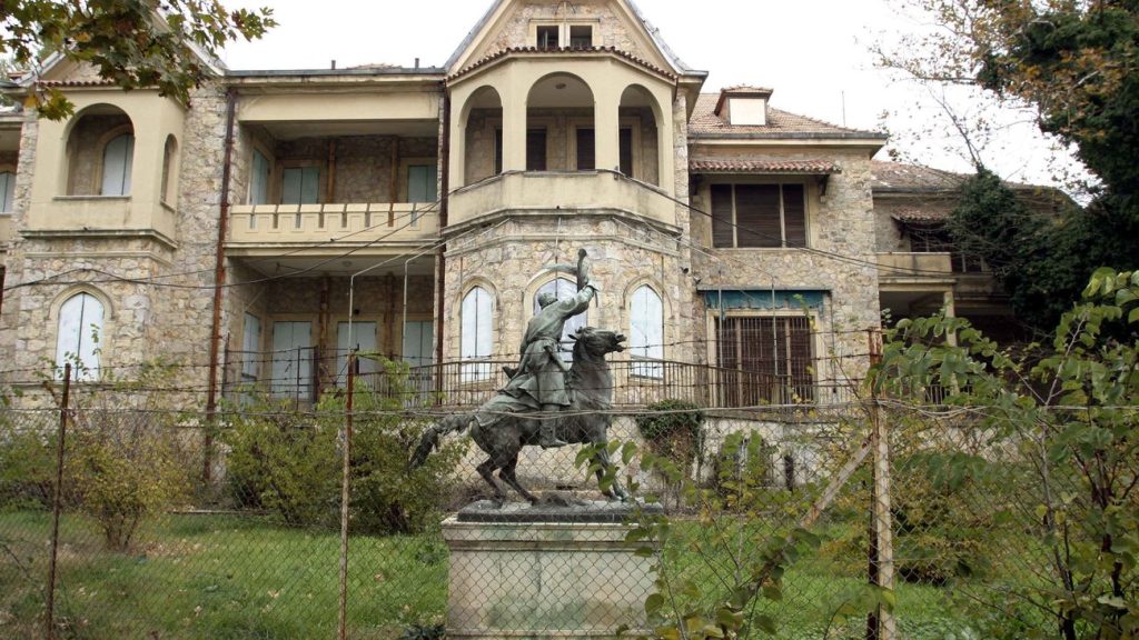 Αυτοψία στα πρώην βασιλικά ανάκτορα στο Τατοΐ – Από την εγκατάλειψη στην αξιοποίηση (βίντεο)