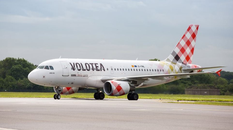 Αυτά είναι: Αεροπορική εταιρεία ακύρωσε την πτήση και έστειλε τους επιβάτες Αθήνα με το πλοίο της γραμμής!