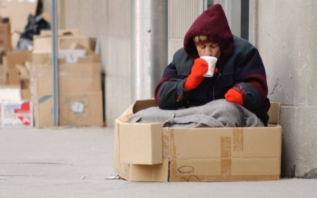 DW: Πότε θεωρείται κάποιος φτωχός και πως δίνεται η σύνταξη φτώχειας στη Γερμανία