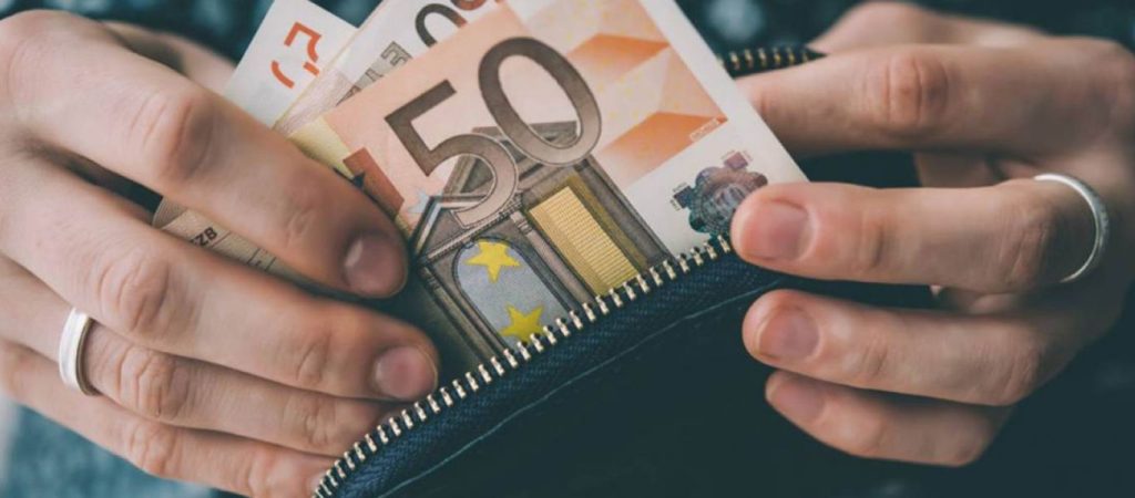 Συντάξεις χηρείας: Αναδρομικά σε 90.000 δικαιούχους στα τέλη Σεπτεμβρίου – Πότε θα δουν αυξήσεις