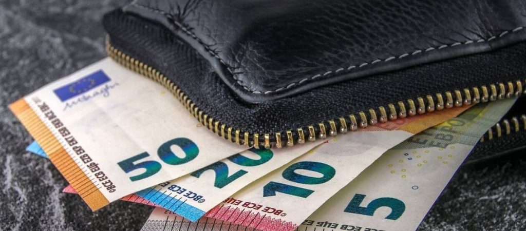 Υπάρχουν «τυχεροί» που θα λάβουν συντάξεις έως και 24.000 ευρώ με το νόμο Κατρούγκαλου!