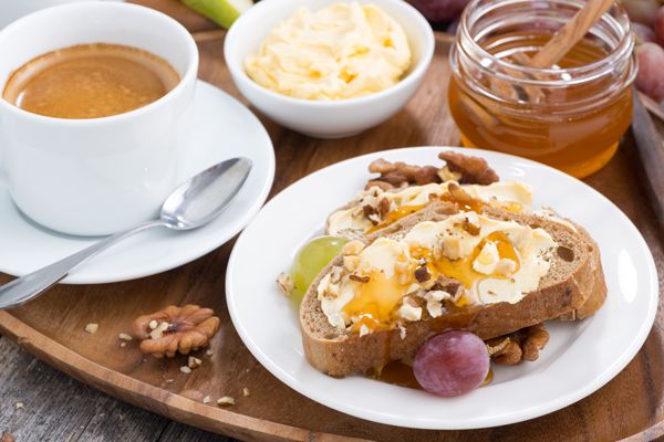 Η πρωινή συνήθεια που βλάπτει τα δόντια μας και όμως συνεχίζουμε