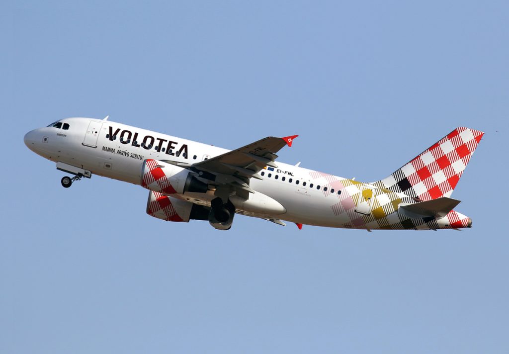 Ταλαιπωρία για επιβάτες της Volotea: Ακύρωσαν την πτήση και τους έστειλαν στην Αθήνα… με το πλοίο (φωτο)