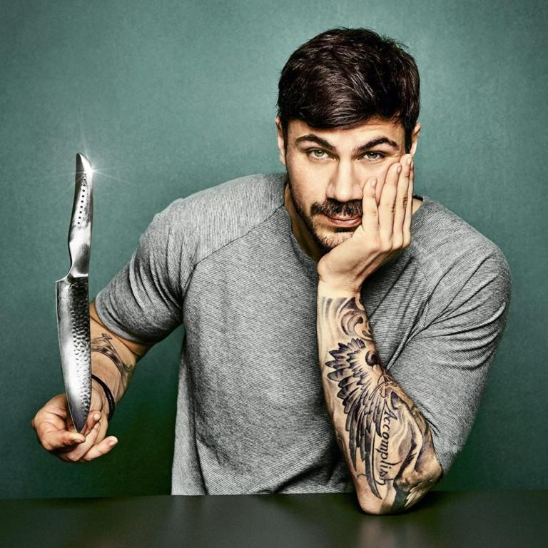 Άκης Πετρετζίκης: Ξανά ερωτευμένος – Αυτή τη φορά με μελαχρινή καλλονή από την Πάτρα