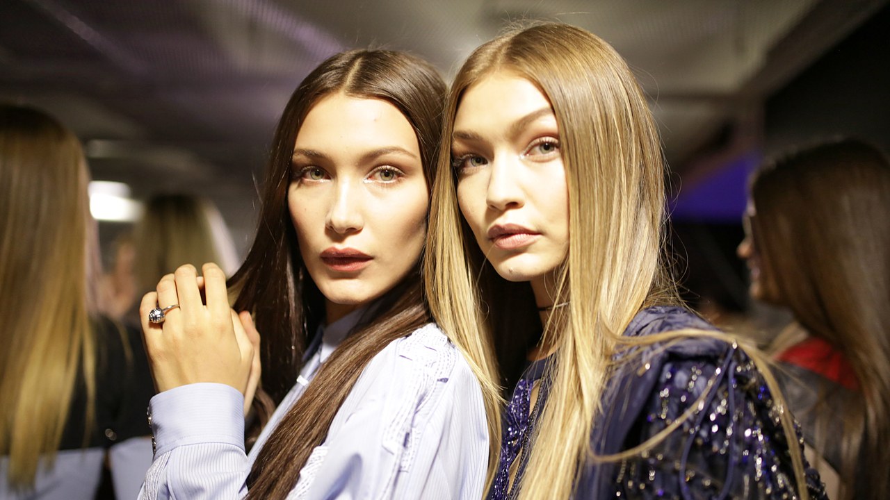 Gigi και Bella Hadid: «Ταρακούνησαν» την Μύκονο με την κοινή τους εμφάνιση (βίντεο)