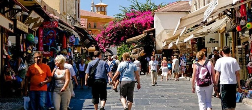 Πόσα ξοδεύουν στις διακοπές τους οι Γερμανοί τουρίστες; – Τι αποκαλύπτει έρευνα