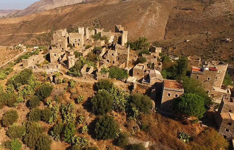 Βάθεια: Πύργοι και πυργόσπιτα που παραπέμπουν σε μια άλλη εποχή