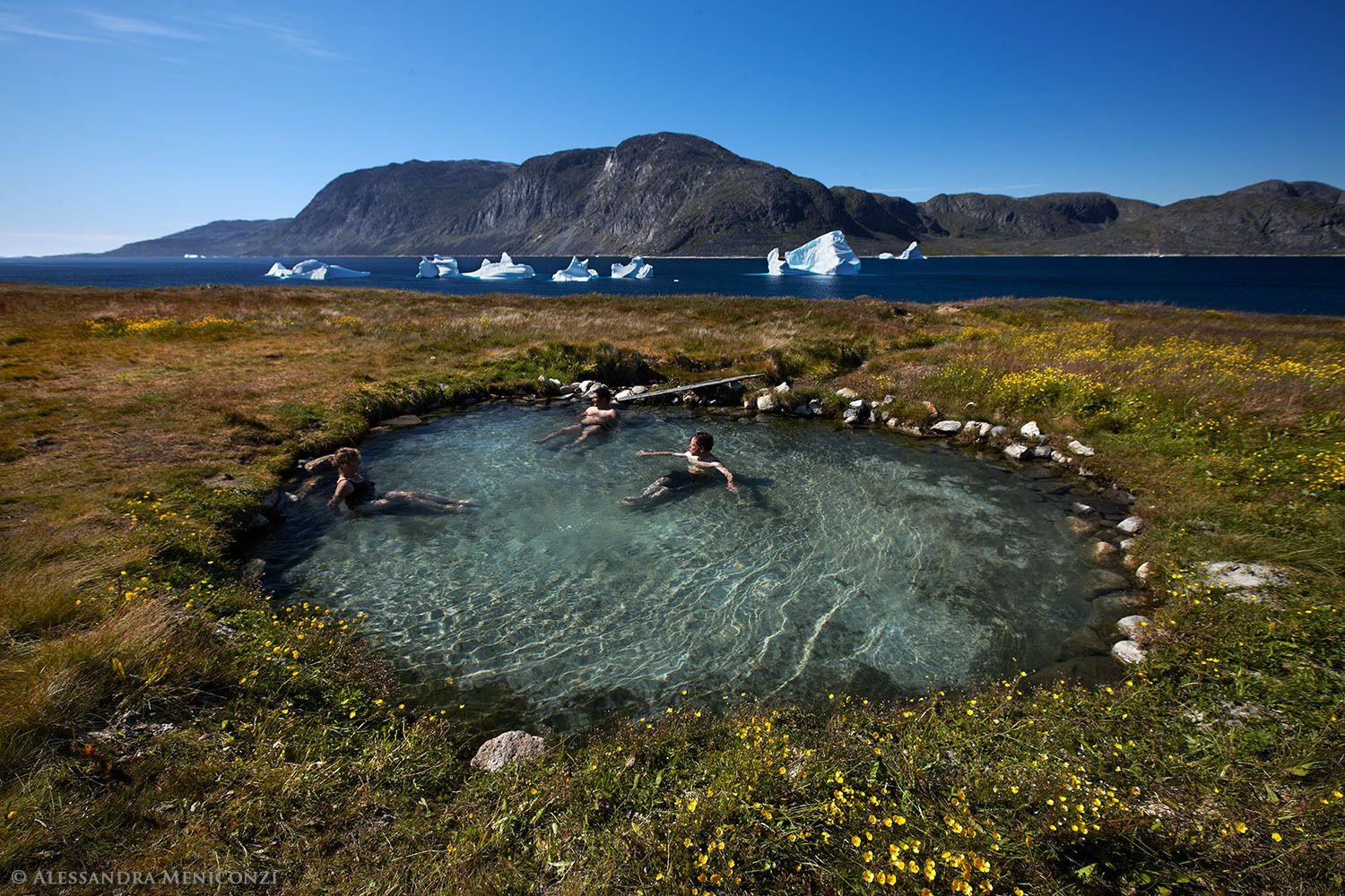 Έχουν τρελαθεί οι Γροιλανδοί με τον καύσωνα που έχει επισκεφτεί την χώρα τους