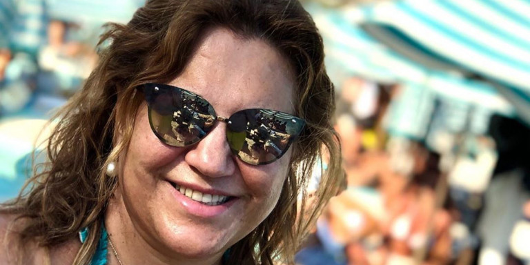 Μύκονος: H Δέσποινα Μοιραράκη (χωρίς τα χαλιά της) ποζάρει άβαφη και απροβλημάτιστη