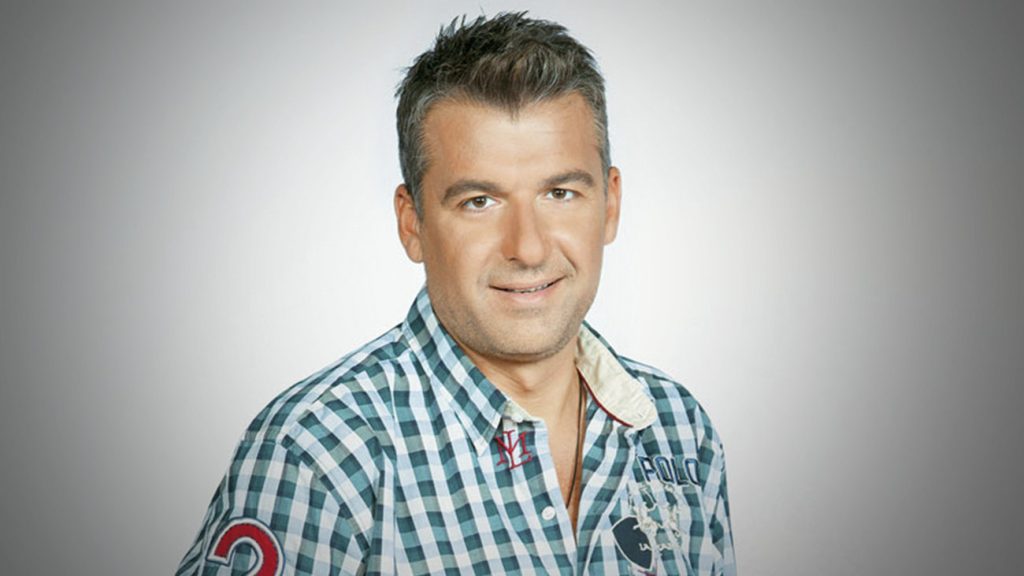 Έχετε δει το σπίτι του Γιώργου Λιάγκα στην Τήνο; Θα πάθετε πλάκα!