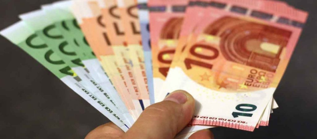 Επίδομα 720 ευρώ για χιλιάδες Έλληνες – Δείτε αν το δικαιούστε!