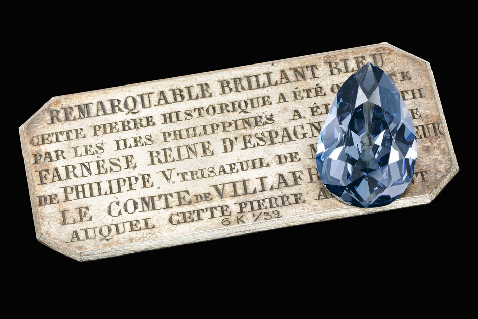 Αυτό είναι το μπλε διαμάντι: 3 αιώνες αλλάζει χέρια (φωτο)