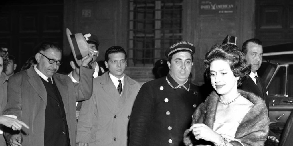 Πριγκίπισσα Μαργαρίτα: Η αδερφή της βασίλισσας Ελισάβετ που κάπνιζε φανατικά και προκαλούσε με τη συμπεριφορά της (φωτό)