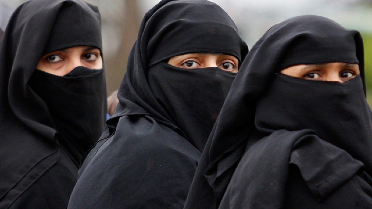 Σαουδική Αραβία: Ελεύθερες πλέον οι γυναίκες να ταξιδεύουν χωρίς συγκατάθεση από άντρα