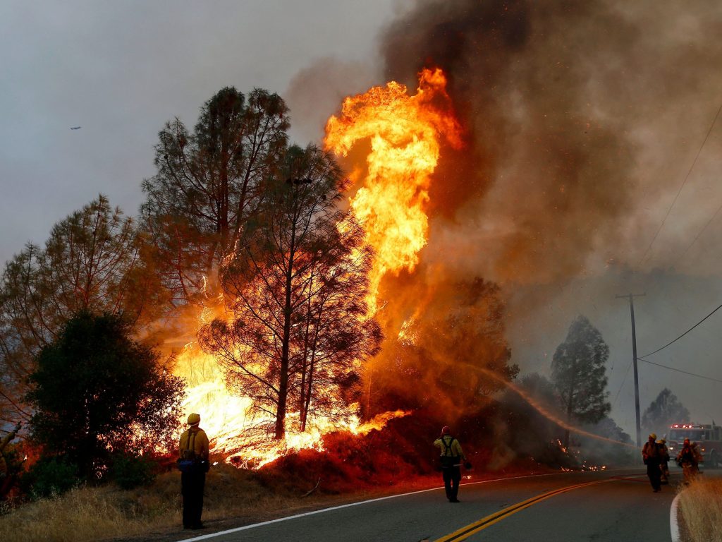 Υπό μερικό έλεγχο η φωτιά στην Αρχαία Κόρινθο