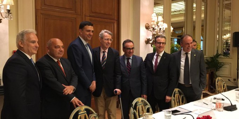 O υπουργός Υγείας Βασίλης Κικίλιας συναντήθηκε με τον Αμερικανό πρέσβη Τζέφρι Πάιαιτ