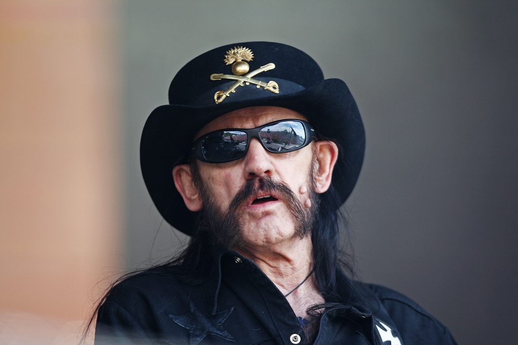 Όταν ο frontman των Motörhead υποστήριξε ότι λιποθύμησε από τον πολύ στoματικό έρωτa (βίντεο)
