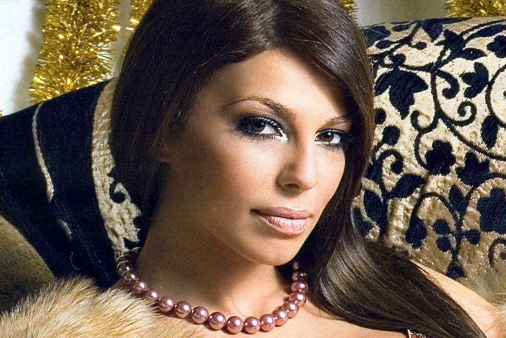 Κέλλυ Κελεκίδου: Ανεβάζει τη θερμοκρασία στα ύψη με το αποκαλυπτικό μαγιό της (φωτο)