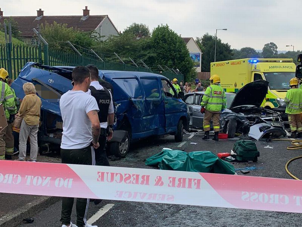 Μπέλφαστ: Άνδρας έπεσε με το αυτοκίνητο του στο πλήθος σε νεκροταφείο – Δυο τραυματίες ο μέχρι τώρα απολογισμός